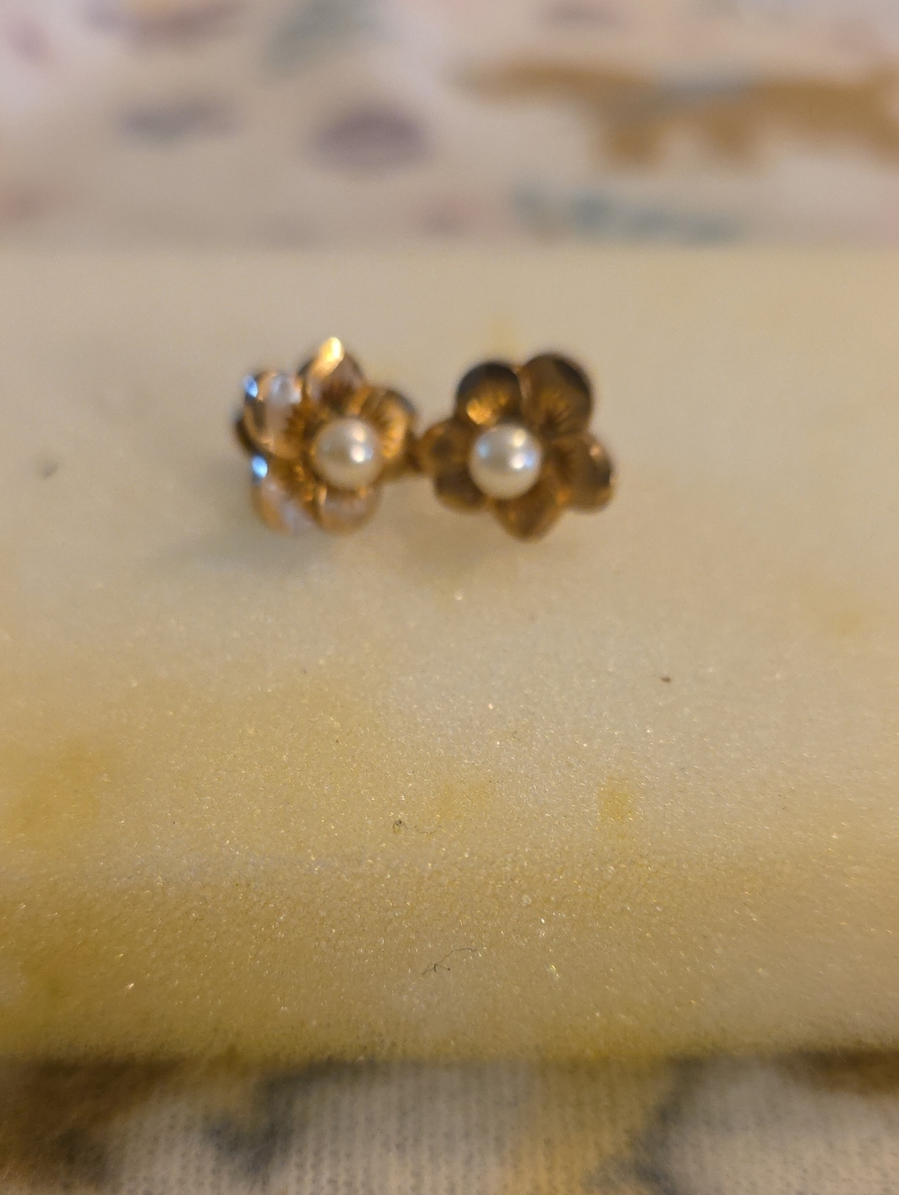 Delicate Gold Flower Pearl Stud Earrings - Floral Women's Jewelry